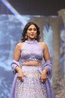 Regina Cassandra Photo Pictures